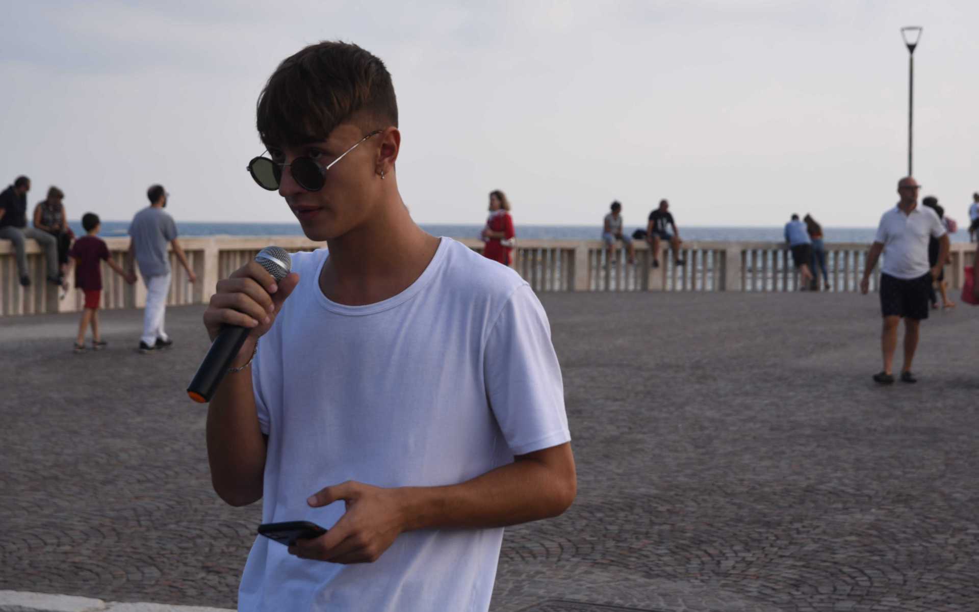 Lettere in viaggio:quando la poesia sbarca (e sbanca) al pontile di Ostia